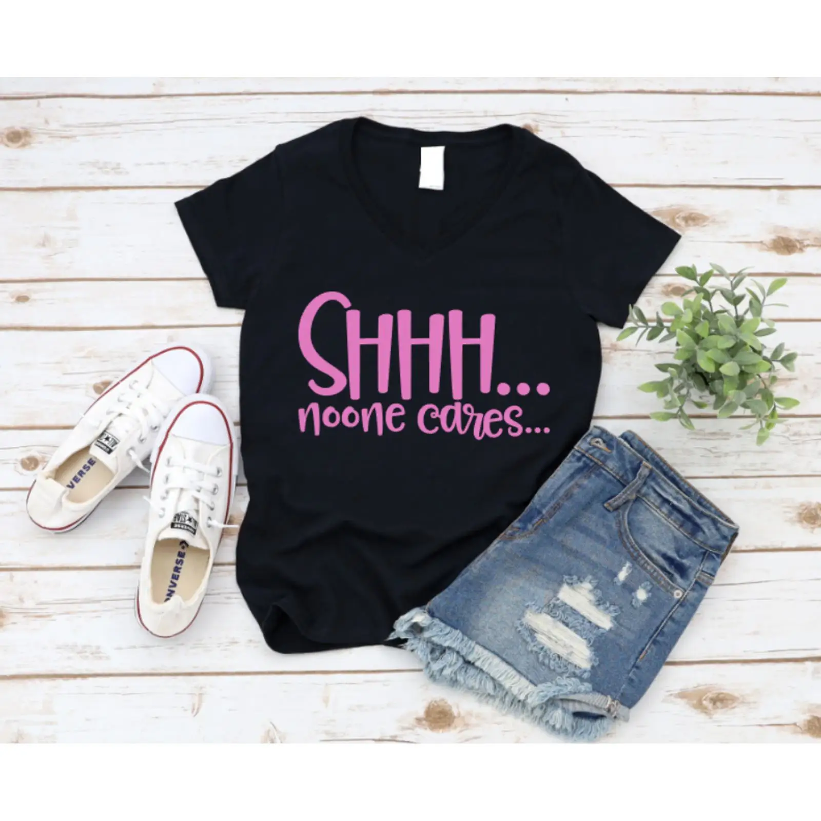 On Sneaker Care - T-shirt noir avec texte rose 'SHHH